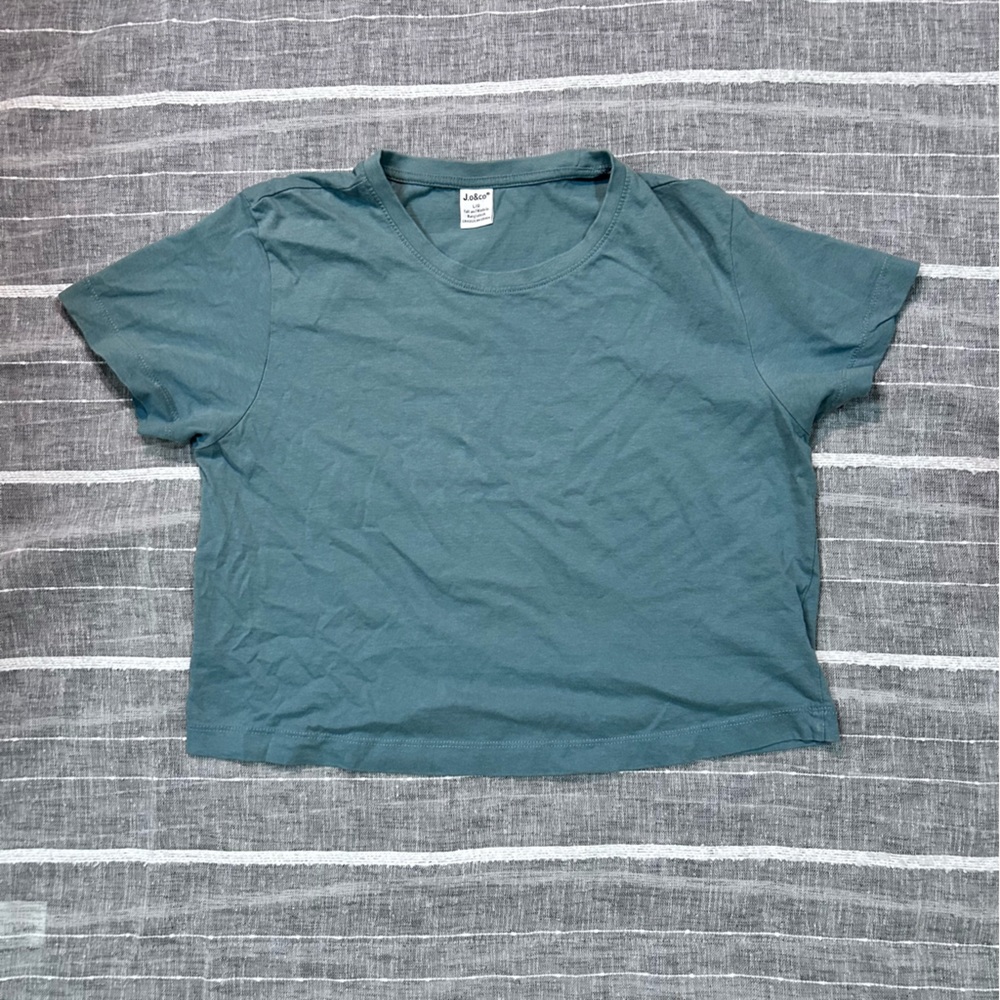 Simple cropped Tshirt